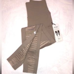 NWT ALO High Waisted Moto Leggings Gravel/Gravel Glossy